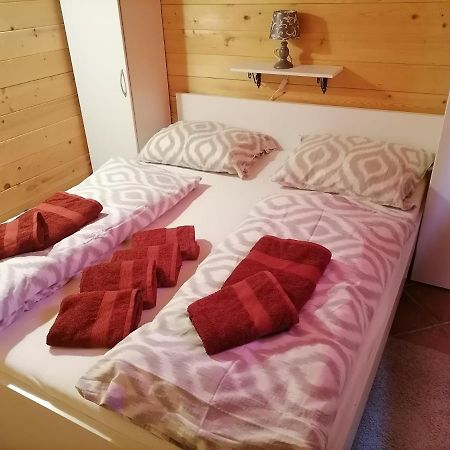 Apartma Suzy Pobegi Exteriér fotografie